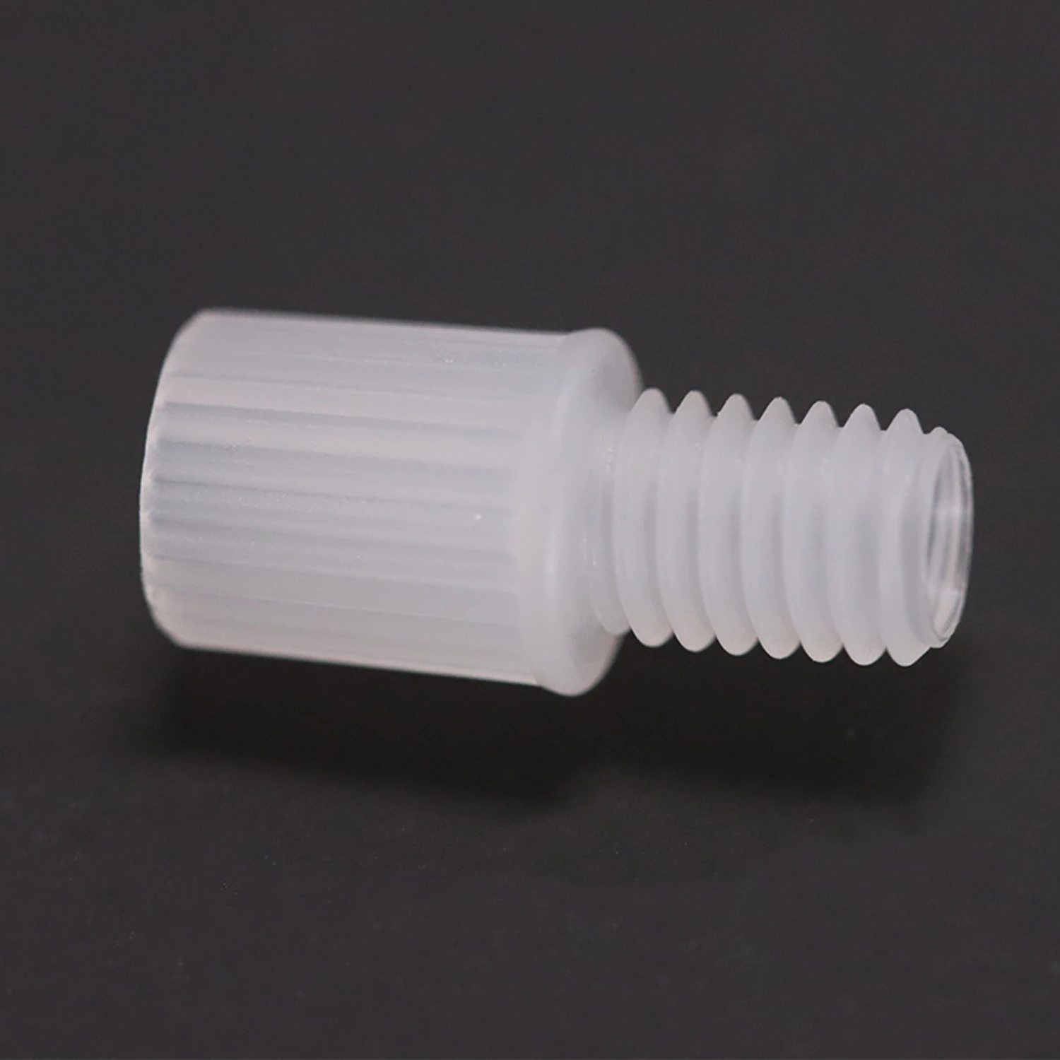 PTFE 튜빙 어셈블리의 피팅 외관 참고용 흰색 페룰 피팅 실물 사진