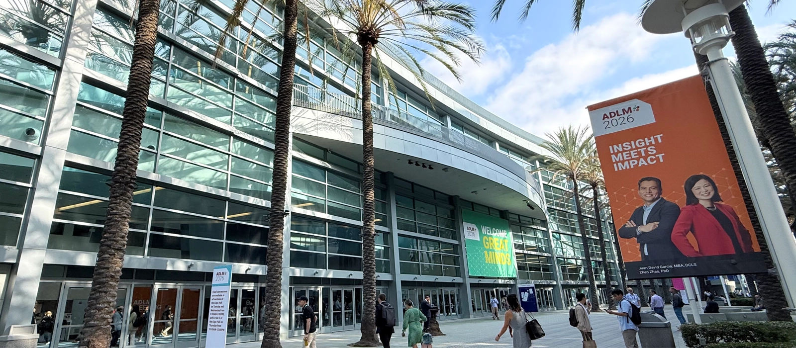 Centro de Convenciones de Anaheim y entrada de ADLM 2026